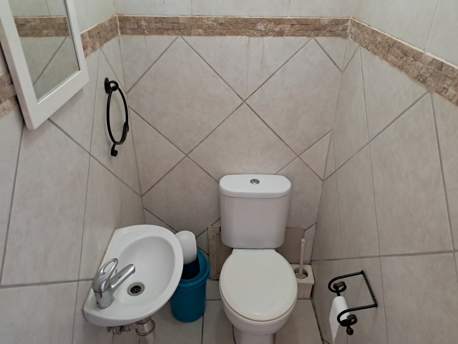 To Let 2 Bedroom Property for Rent in Jeffreys Bay Central Eastern Cape
